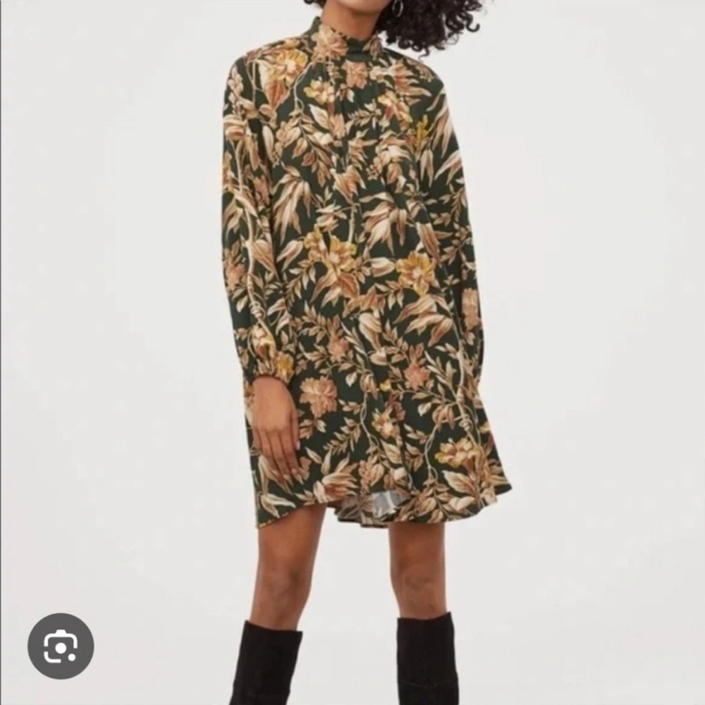 H&M Floral Green Swing Dress Size 2